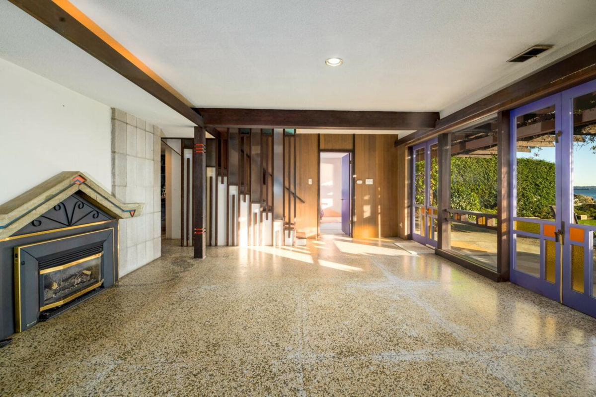 Front Yard Photo of 3248 Marine Drive, West Vancouver, BC