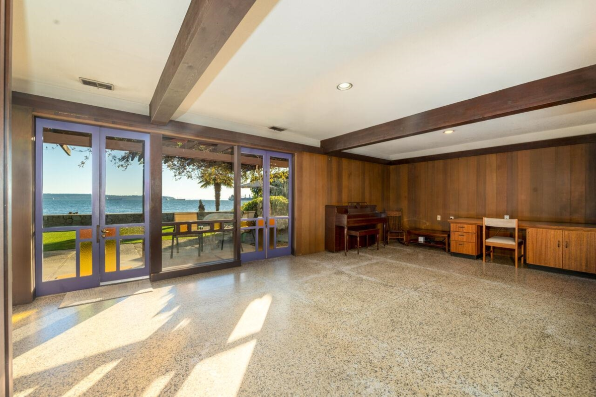 Garden / Landscaping Photo of 3248 Marine Drive, West Vancouver, BC