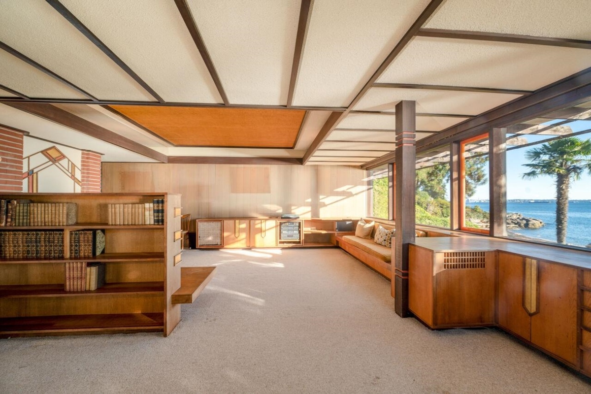 Guest Bathroom Photo of 3248 Marine Drive, West Vancouver, BC