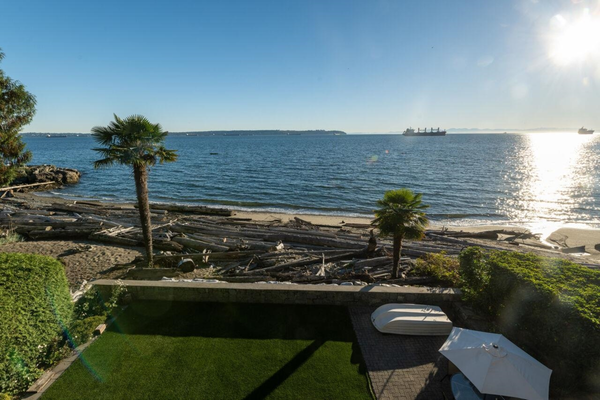 Outdoor Deck Photo of 3248 Marine Drive, West Vancouver, BC
