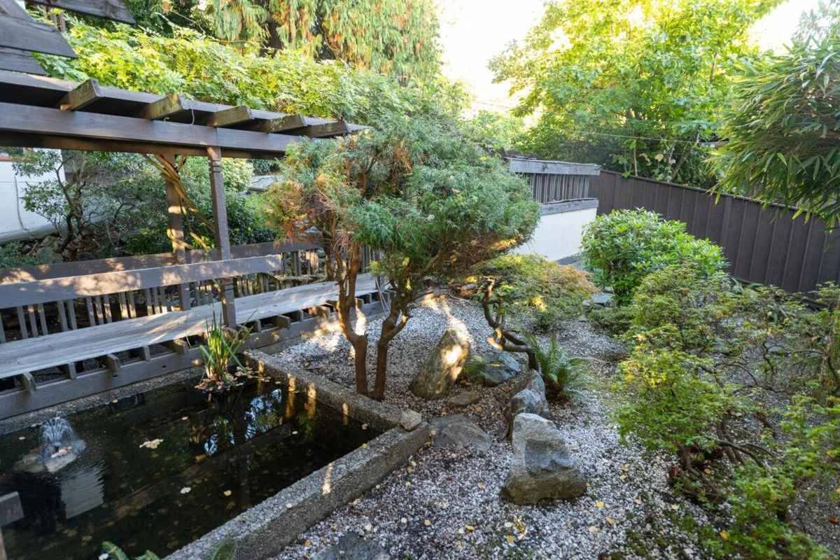 Primary Bathroom Photo of 3248 Marine Drive, West Vancouver, BC