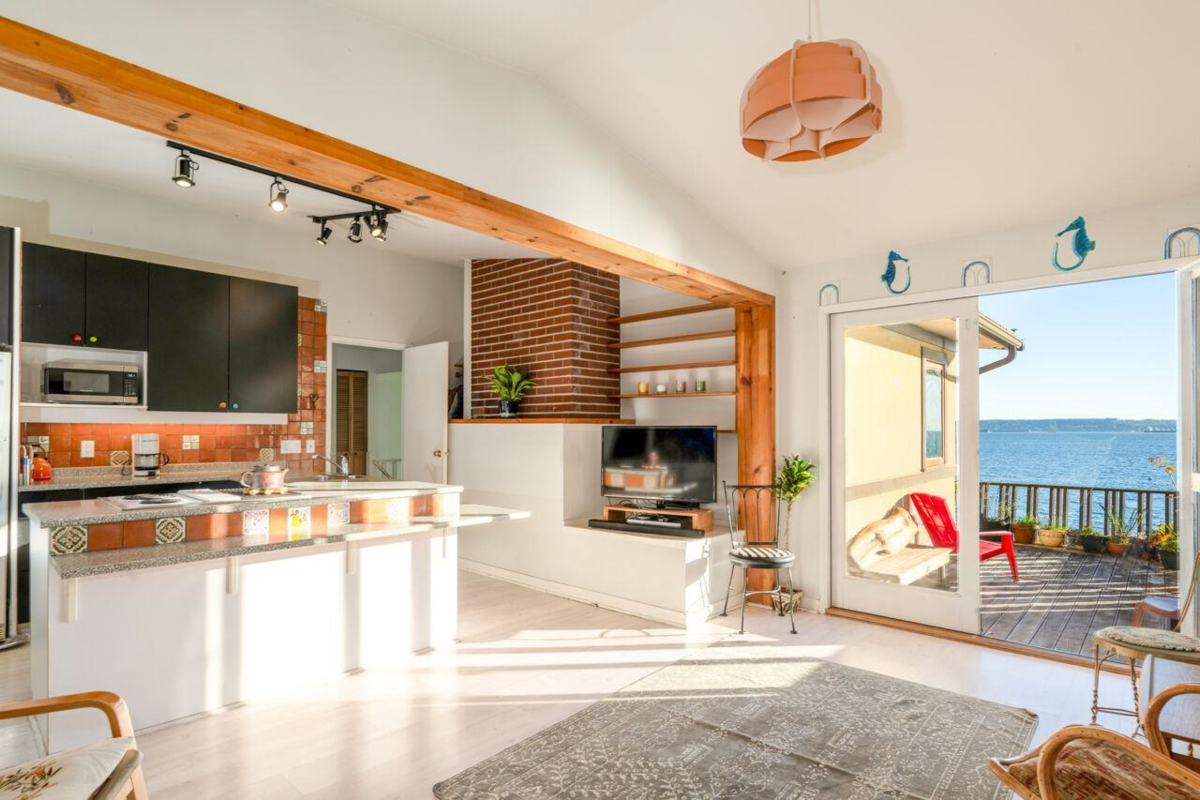 Staircase Photo of 3248 Marine Drive, West Vancouver, BC