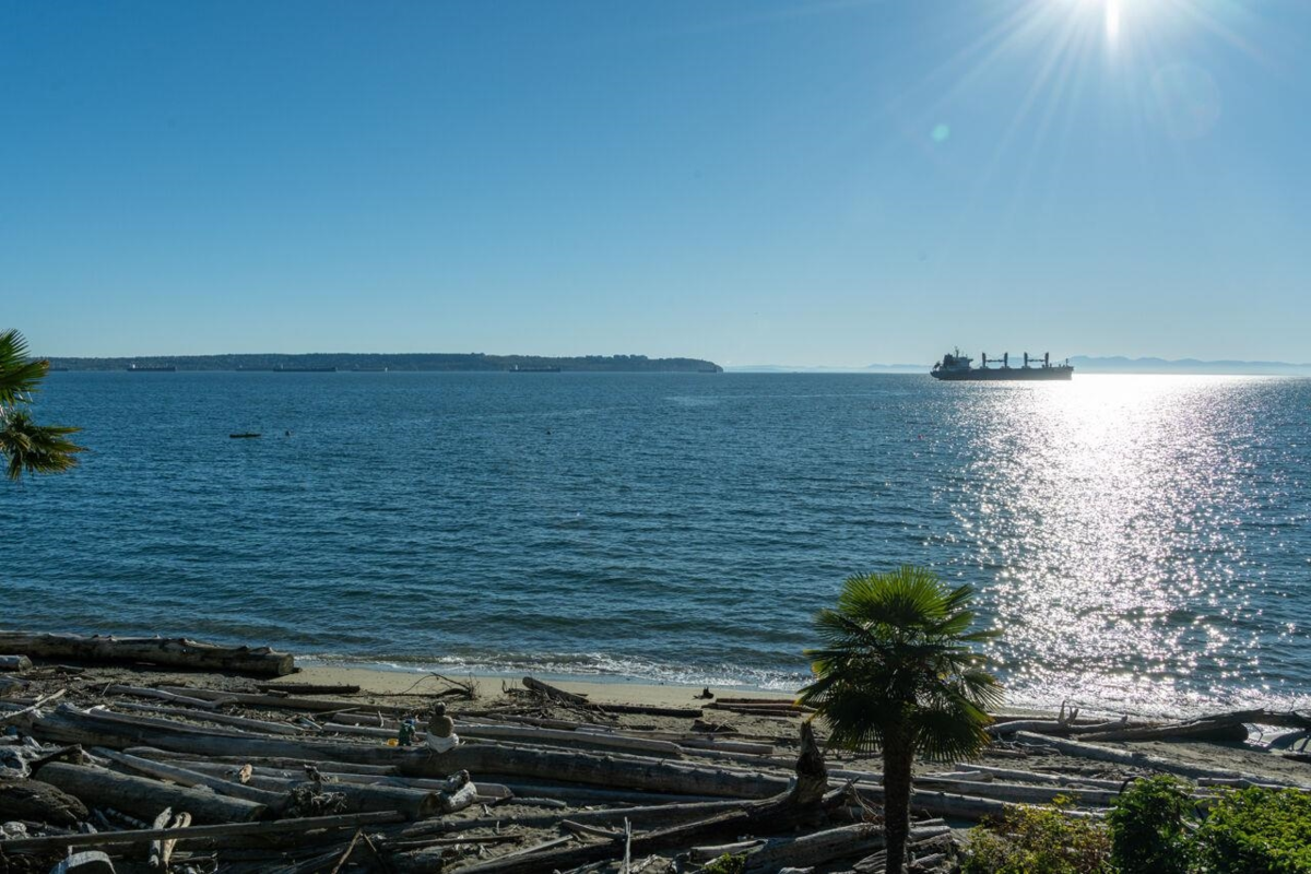Swimming Pool Photo of 3248 Marine Drive, West Vancouver, BC