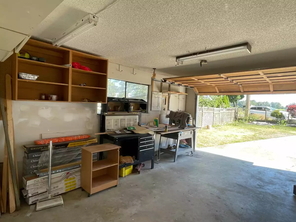 Entry Foyer Photo of 10471 Steveston Highway, Richmond, BC