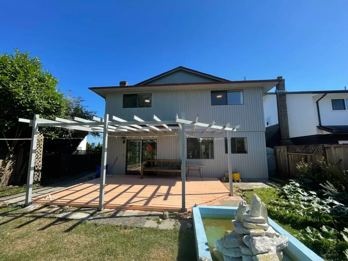 Garage Interior Photo of 10471 Steveston Highway, Richmond, BC