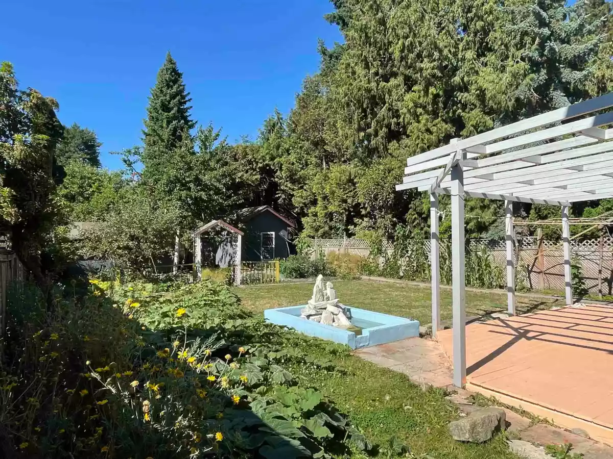 Staircase Photo of 10471 Steveston Highway, Richmond, BC