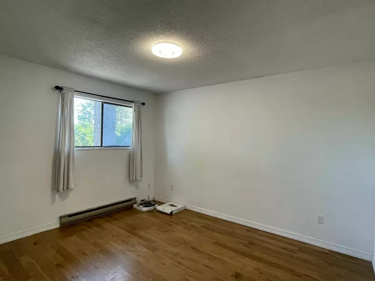 Walk-In Closet Photo of 10471 Steveston Highway, Richmond, BC