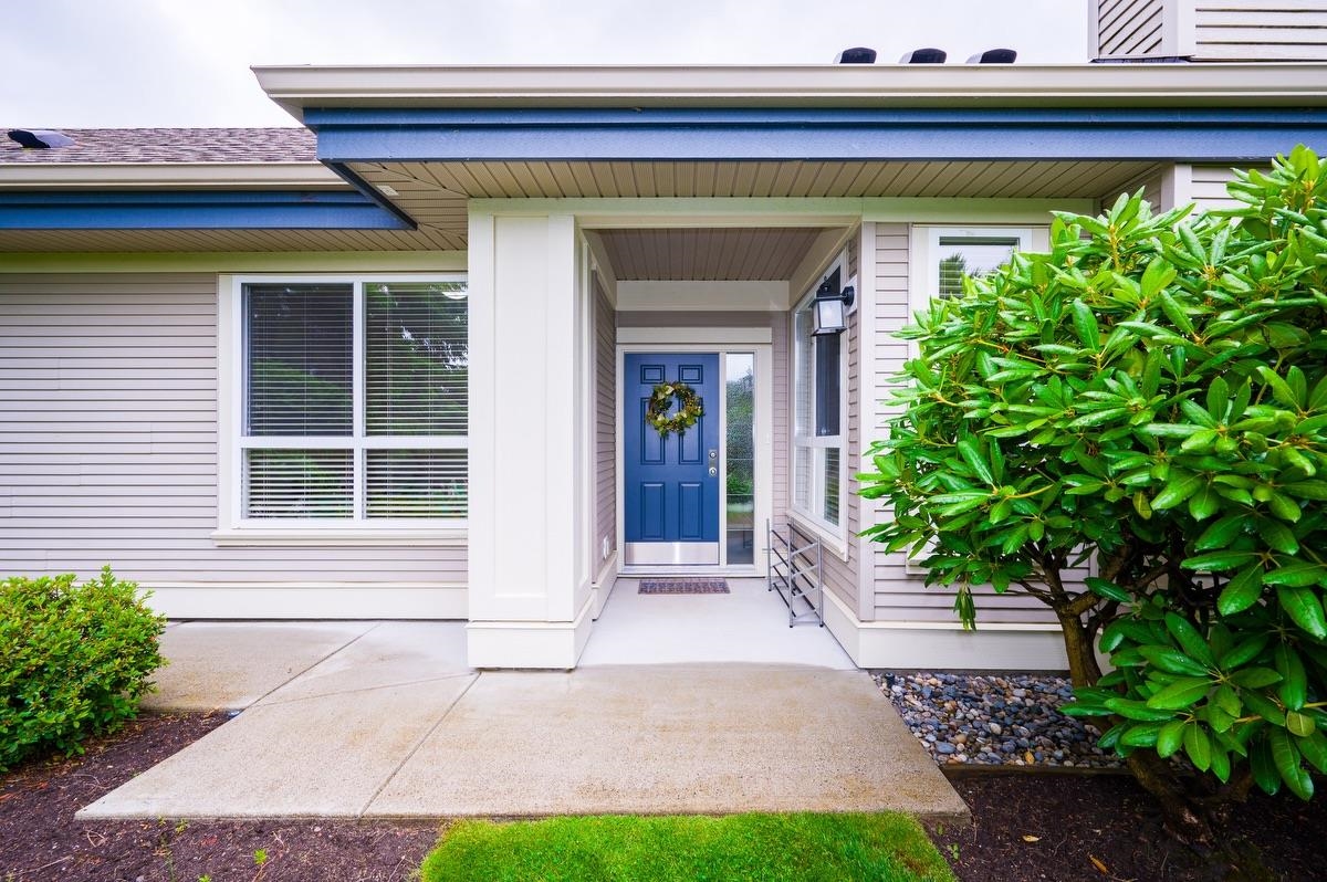 Hallway Photo of 1 6105 River Road, Delta, BC