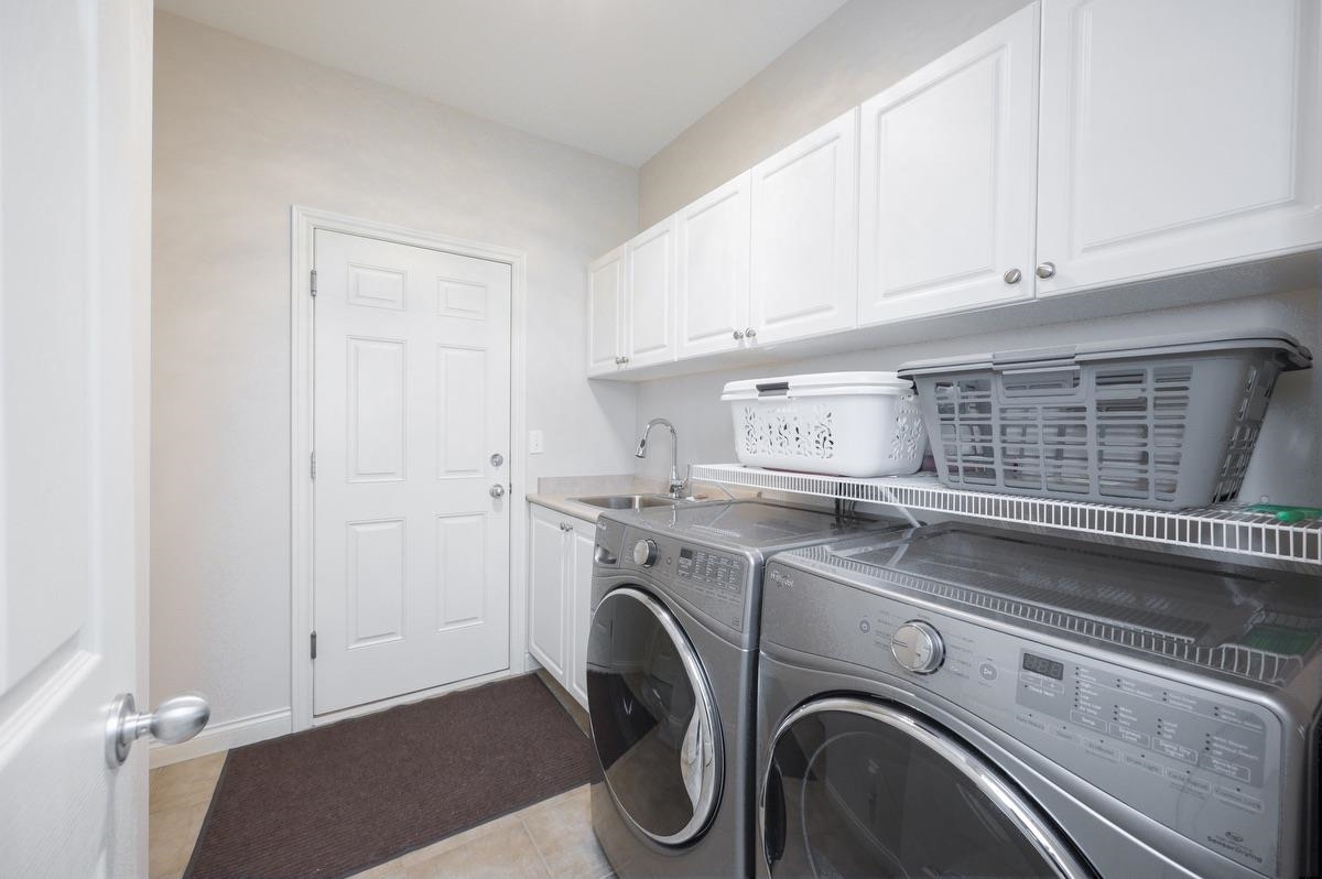 Laundry Room Photo of 1 6105 River Road, Delta, BC