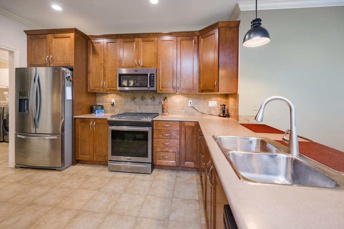 Living Room Photo of 1 6105 River Road, Delta, BC