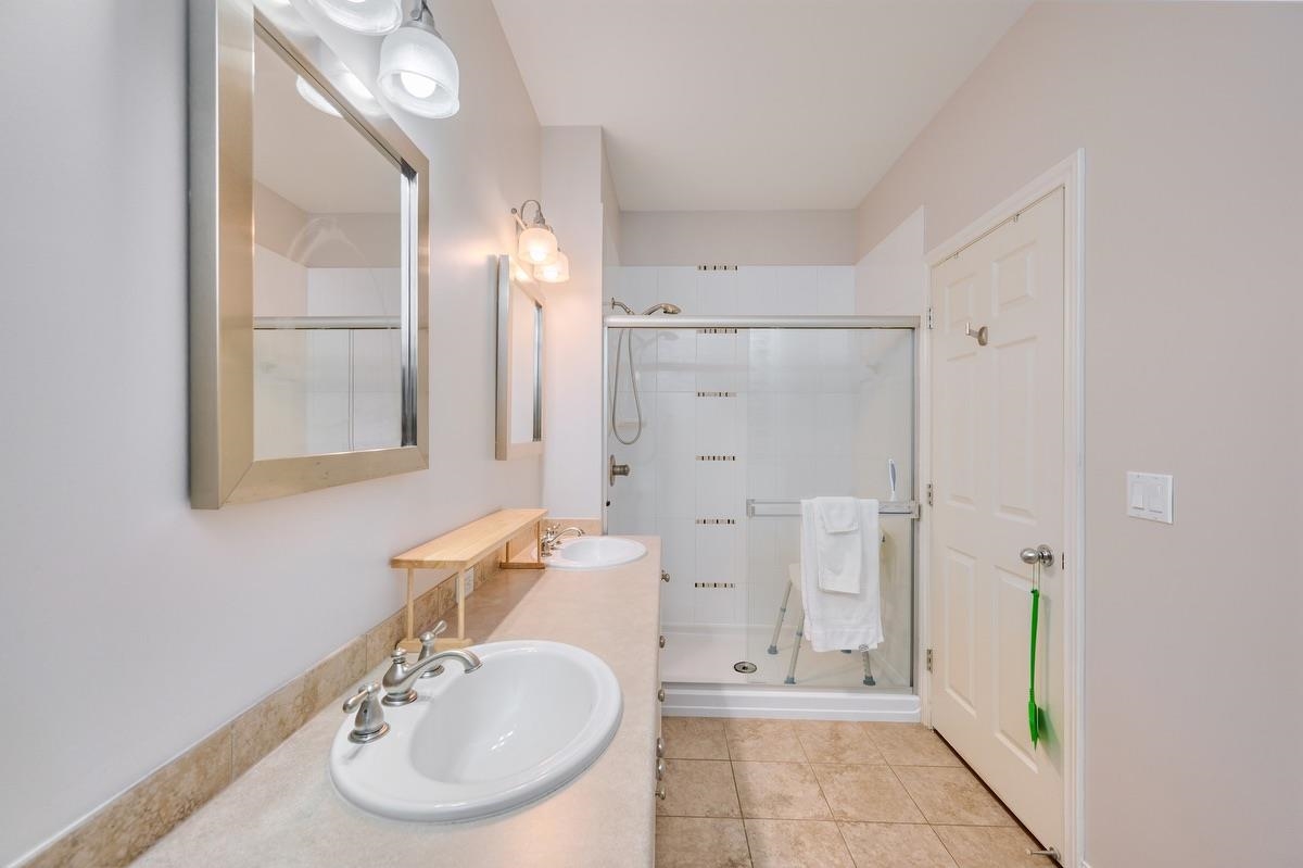 Powder Room Photo of 1 6105 River Road, Delta, BC