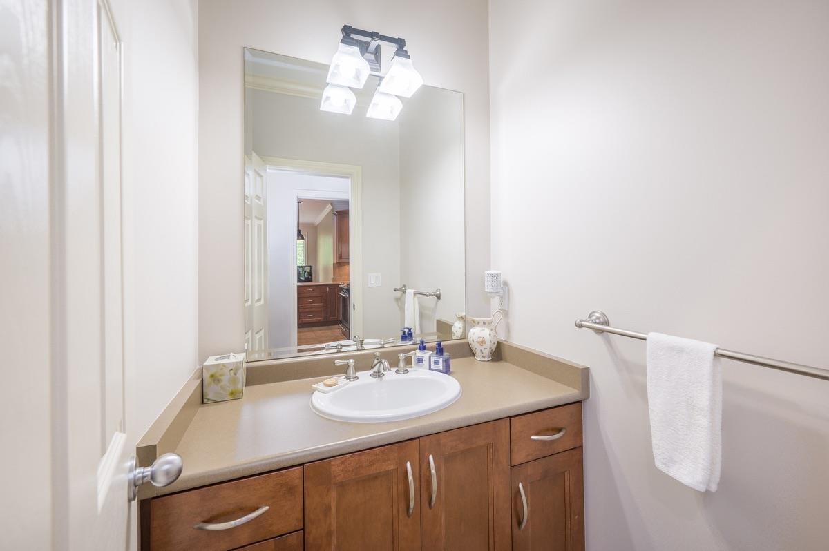 Walk-In Closet Photo of 1 6105 River Road, Delta, BC