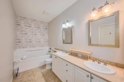 Powder Room Photo of 1 6105 River Road, Delta, BC