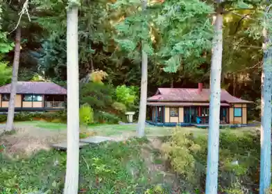 Walk-In Closet Photo of 398 East Point Road, Saturna Island, BC