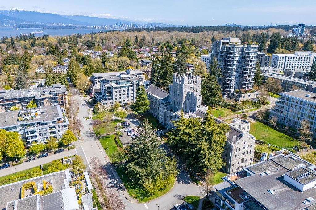 Kitchen Photo of TH 16 6063 Iona Drive, Vancouver, BC