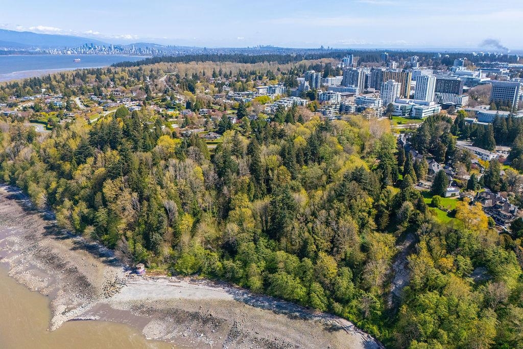 Living Room Photo of TH 16 6063 Iona Drive, Vancouver, BC