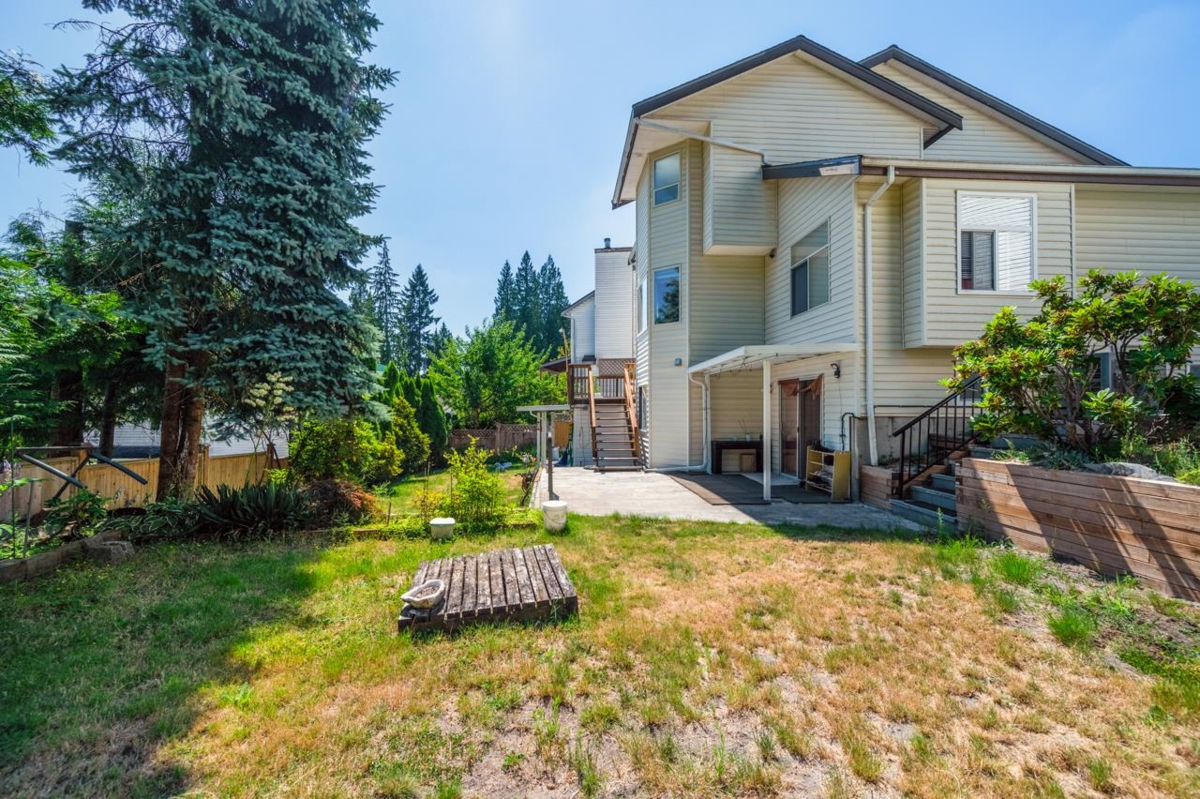 Hallway Photo of 2984 Lotus Court, Coquitlam, BC