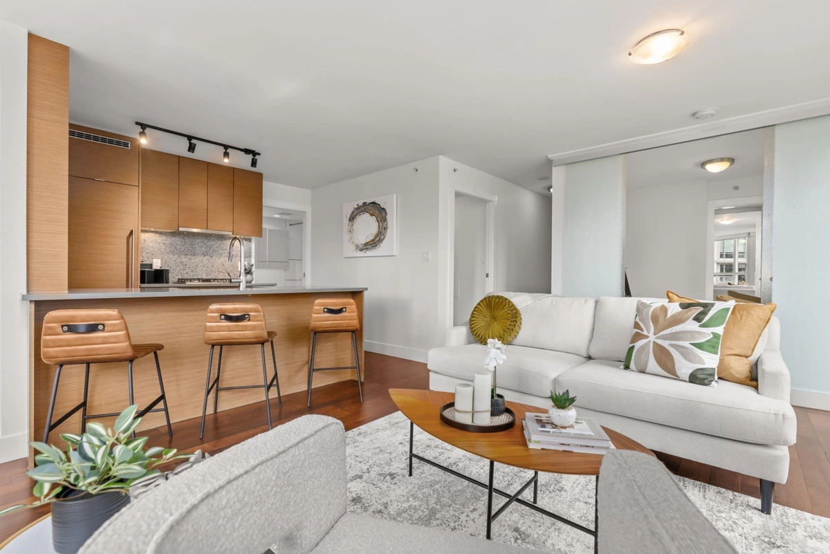 Dining Area Photo of 907 565 Smithe Street, Vancouver, BC