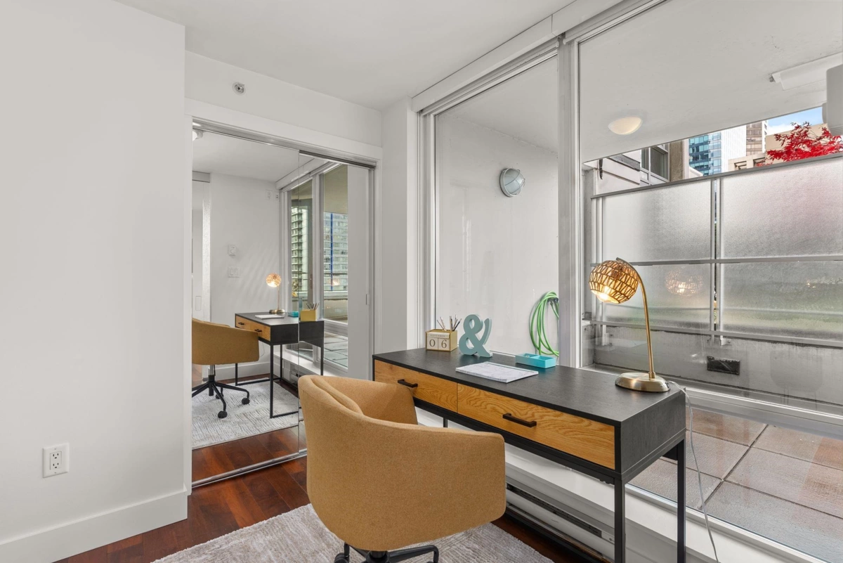 Guest Bathroom Photo of 907 565 Smithe Street, Vancouver, BC