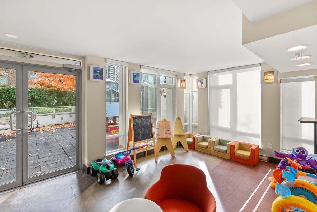 Outdoor Deck Photo of 907 565 Smithe Street, Vancouver, BC