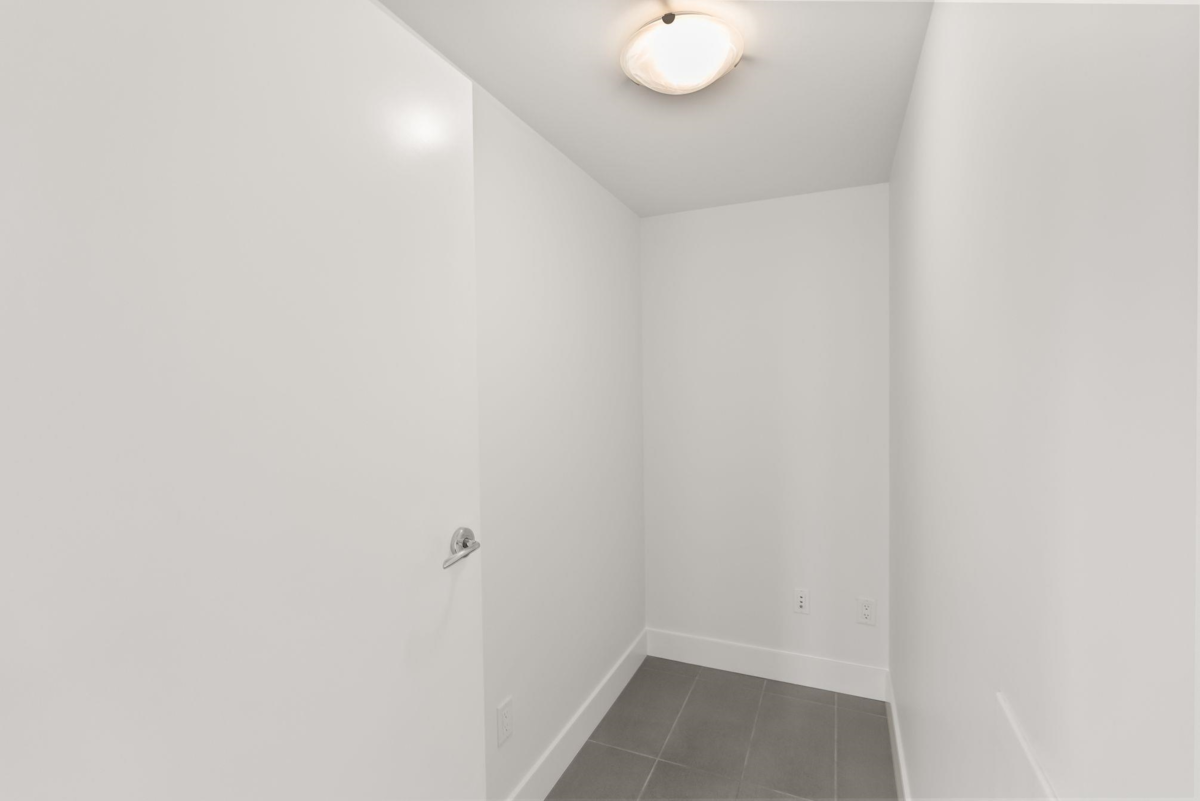 Powder Room Photo of 907 565 Smithe Street, Vancouver, BC