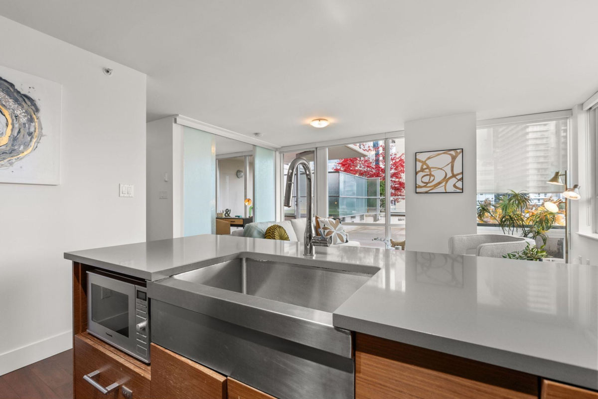 Primary Bedroom Photo of 907 565 Smithe Street, Vancouver, BC