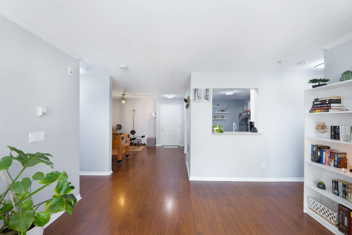 Entry Foyer Photo of 215 12125 75a Avenue, Surrey, BC