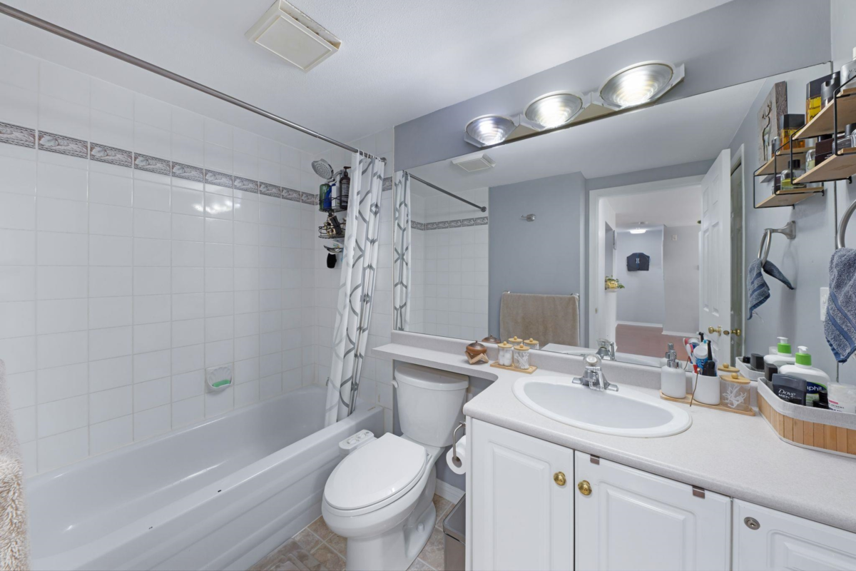 Guest Bathroom Photo of 215 12125 75a Avenue, Surrey, BC