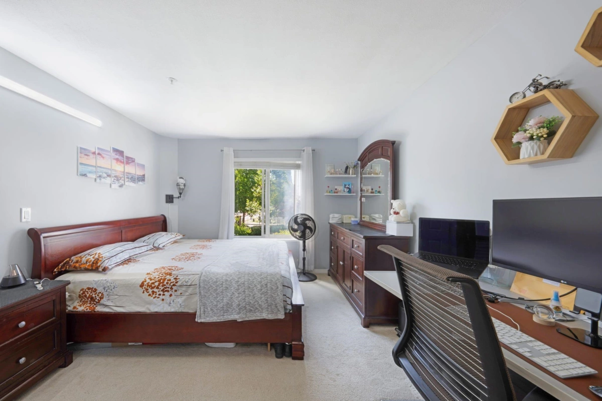 Primary Bathroom Photo of 215 12125 75a Avenue, Surrey, BC