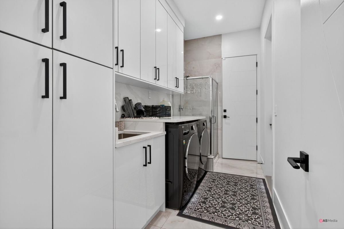 Basement Recreation Room Photo of 17925 56a Avenue, Surrey, BC