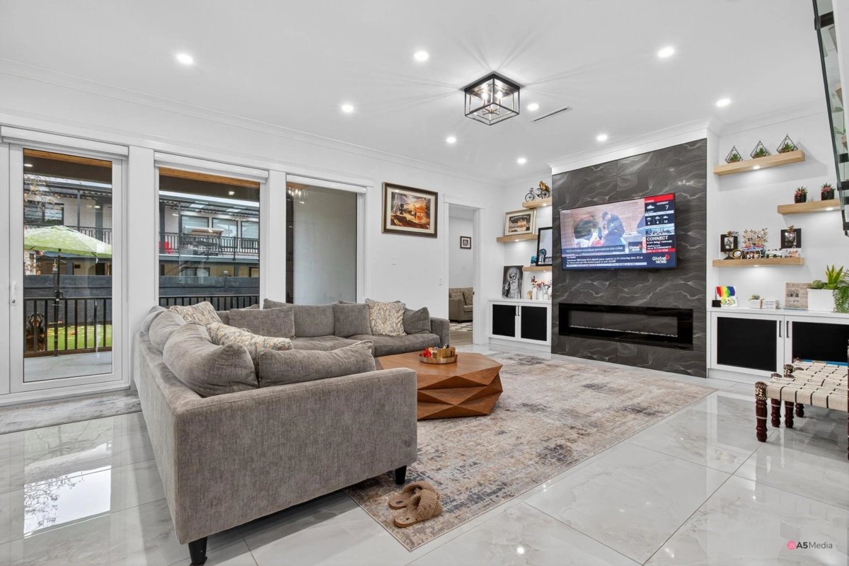 Breakfast Nook Photo of 17925 56a Avenue, Surrey, BC