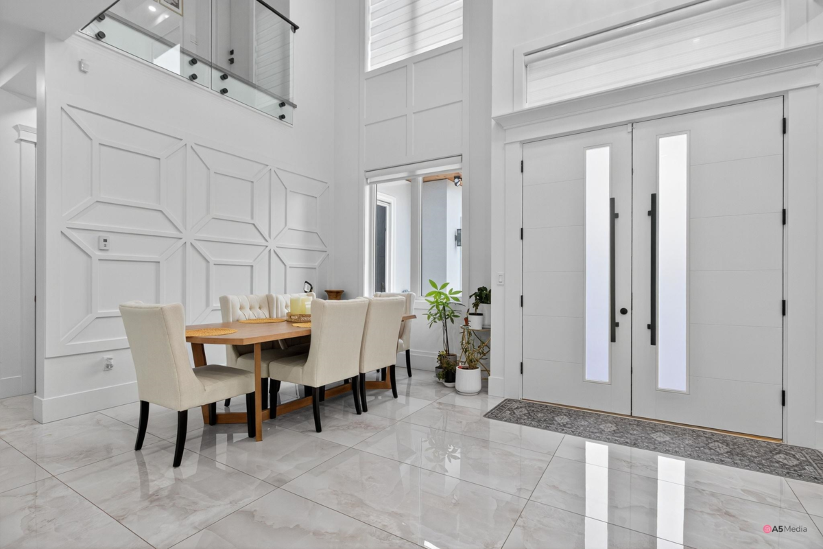 Kitchen Island Photo of 17925 56a Avenue, Surrey, BC