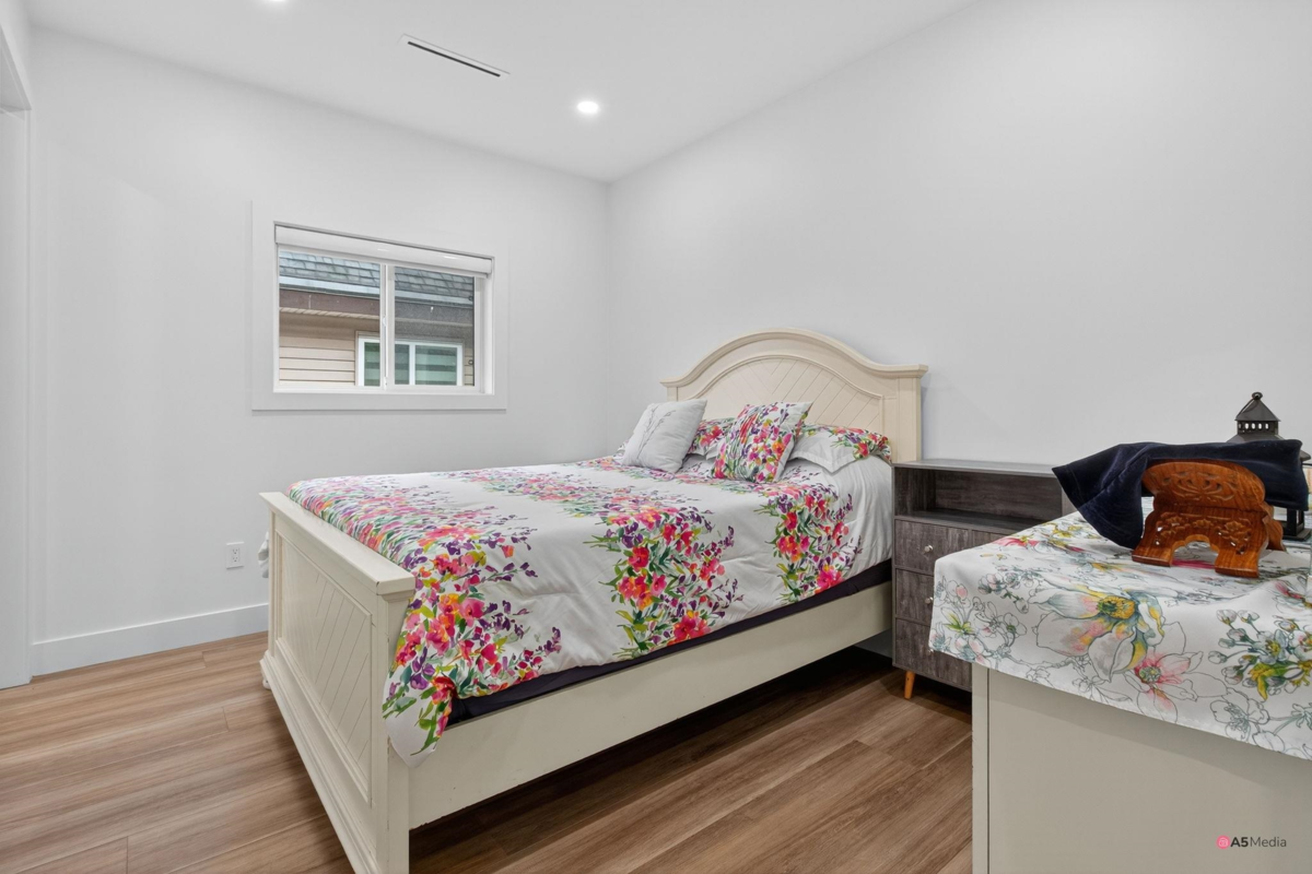 Outdoor Kitchen Photo of 17925 56a Avenue, Surrey, BC