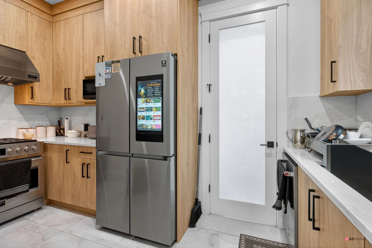 Powder Room Photo of 17925 56a Avenue, Surrey, BC