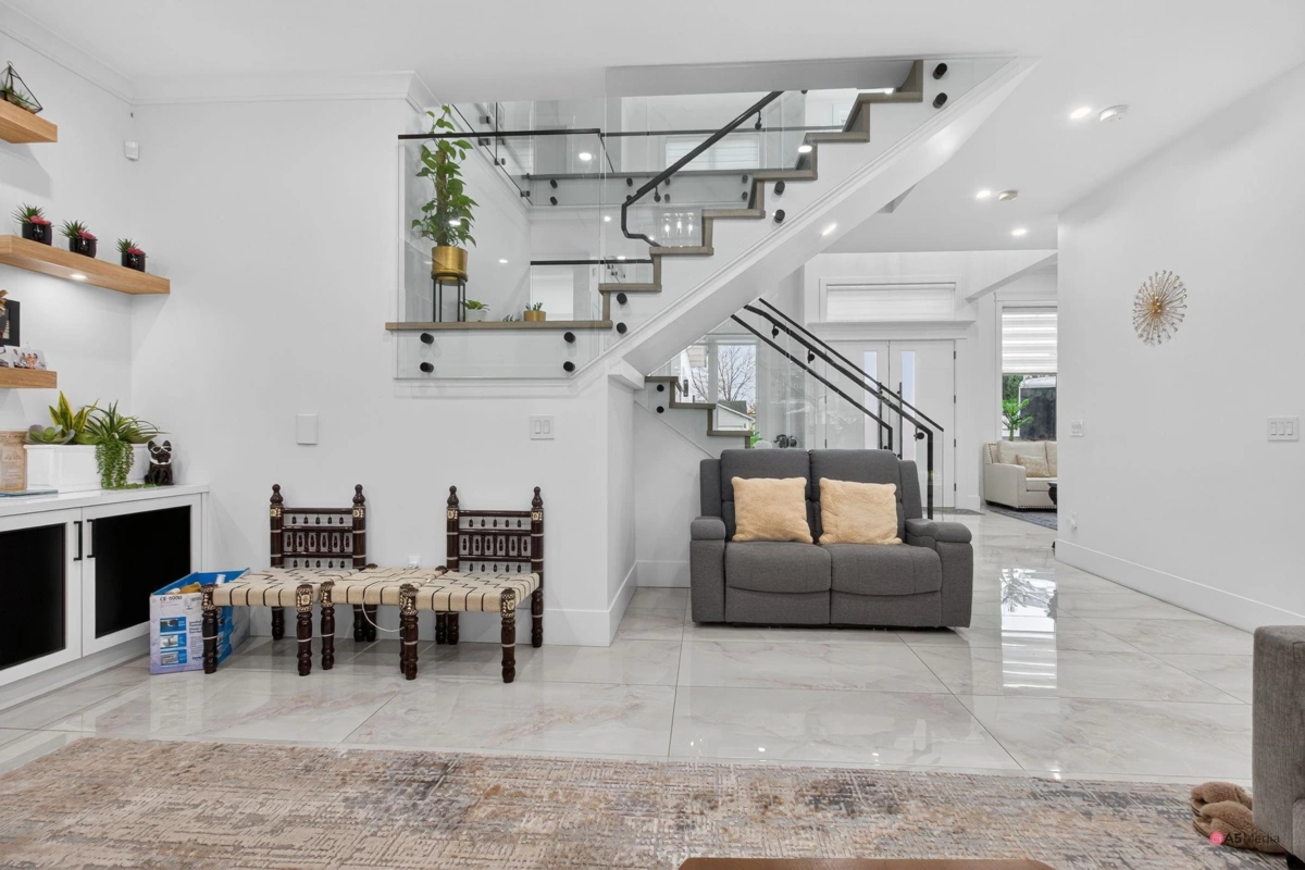 Walk-In Closet Photo of 17925 56a Avenue, Surrey, BC