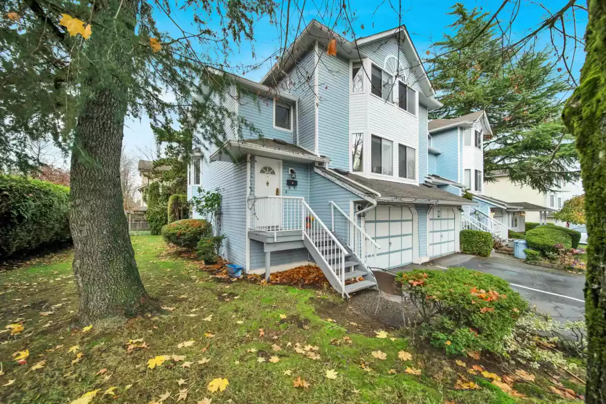 Swimming Pool Photo of 44 8280 121a Street, Surrey, BC