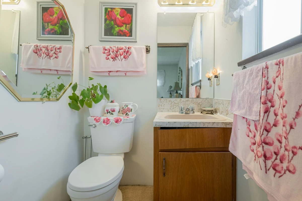 Laundry Room Photo of 4820 200 Street, Langley, BC