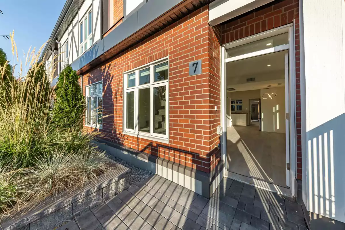 Breakfast Nook Photo of 7 6988 Griffiths Avenue, Burnaby, BC