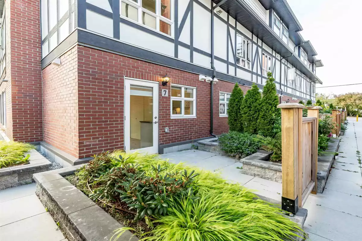 Kitchen Photo of 7 6988 Griffiths Avenue, Burnaby, BC