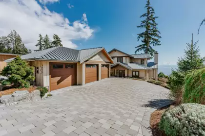 6035 Silverstone Lane, Sechelt, BC, Sechelt District — 3 bed single family residence for sale