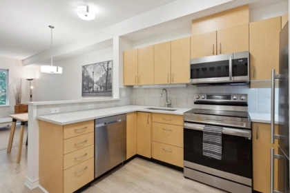 306 3151 Connaught Crescent, North Vancouver, BC, North Vancouver — Apartment/Condo for sale
