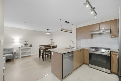 221 9500 Odlin Road, Richmond, BC, Richmond — Apartment/Condo for sale