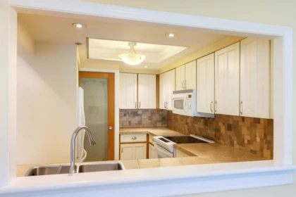 103 460 Westview Street, Coquitlam, BC, Coquitlam — Apartment/Condo for sale