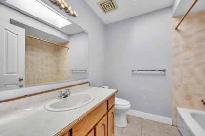 Hallway Photo of 12326 Aurora Street, Maple Ridge, BC