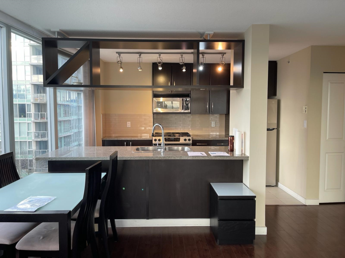 Kitchen Island Photo of 908 5068 Kwantlen Street, Richmond, BC