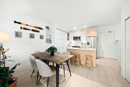Kitchen Island Photo of 623 13963 105 Boulevard, Surrey, BC