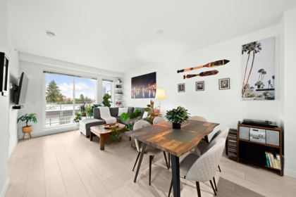 Kitchen Photo of 623 13963 105 Boulevard, Surrey, BC