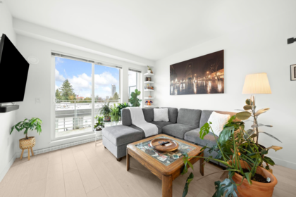 Pantry Photo of 623 13963 105 Boulevard, Surrey, BC