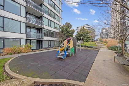 Garden / Landscaping Photo of 1503 7979 Firbridge Way, Richmond, BC