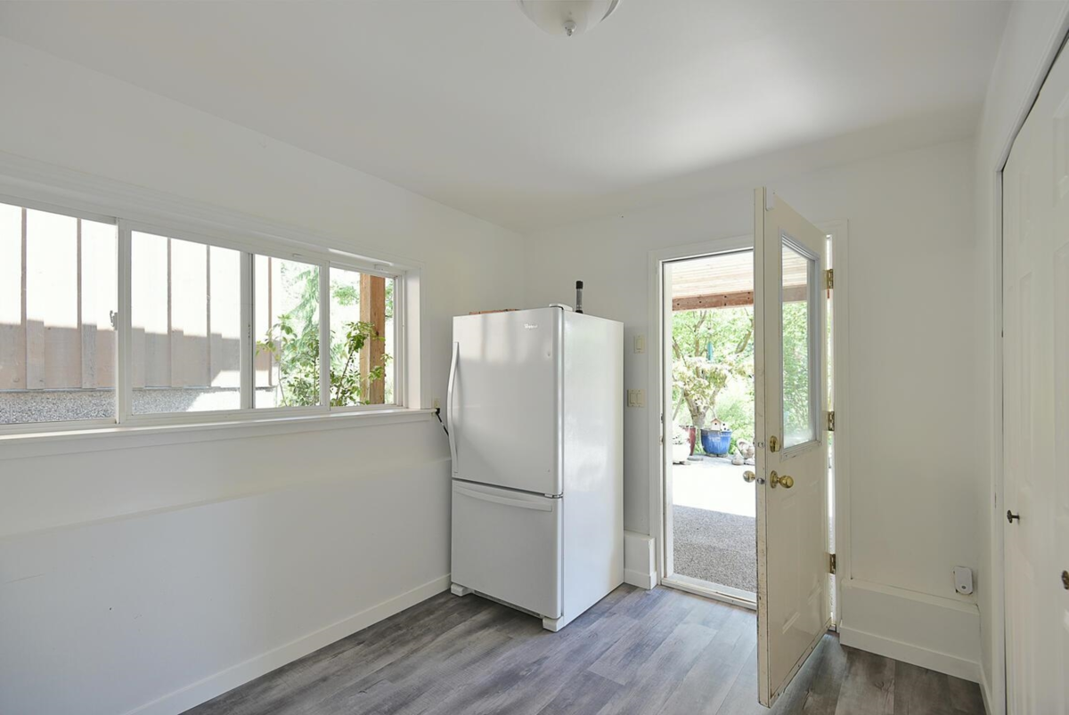 Basement Recreation Room Photo of 2855 Lacey Place, Roberts Creek, BC